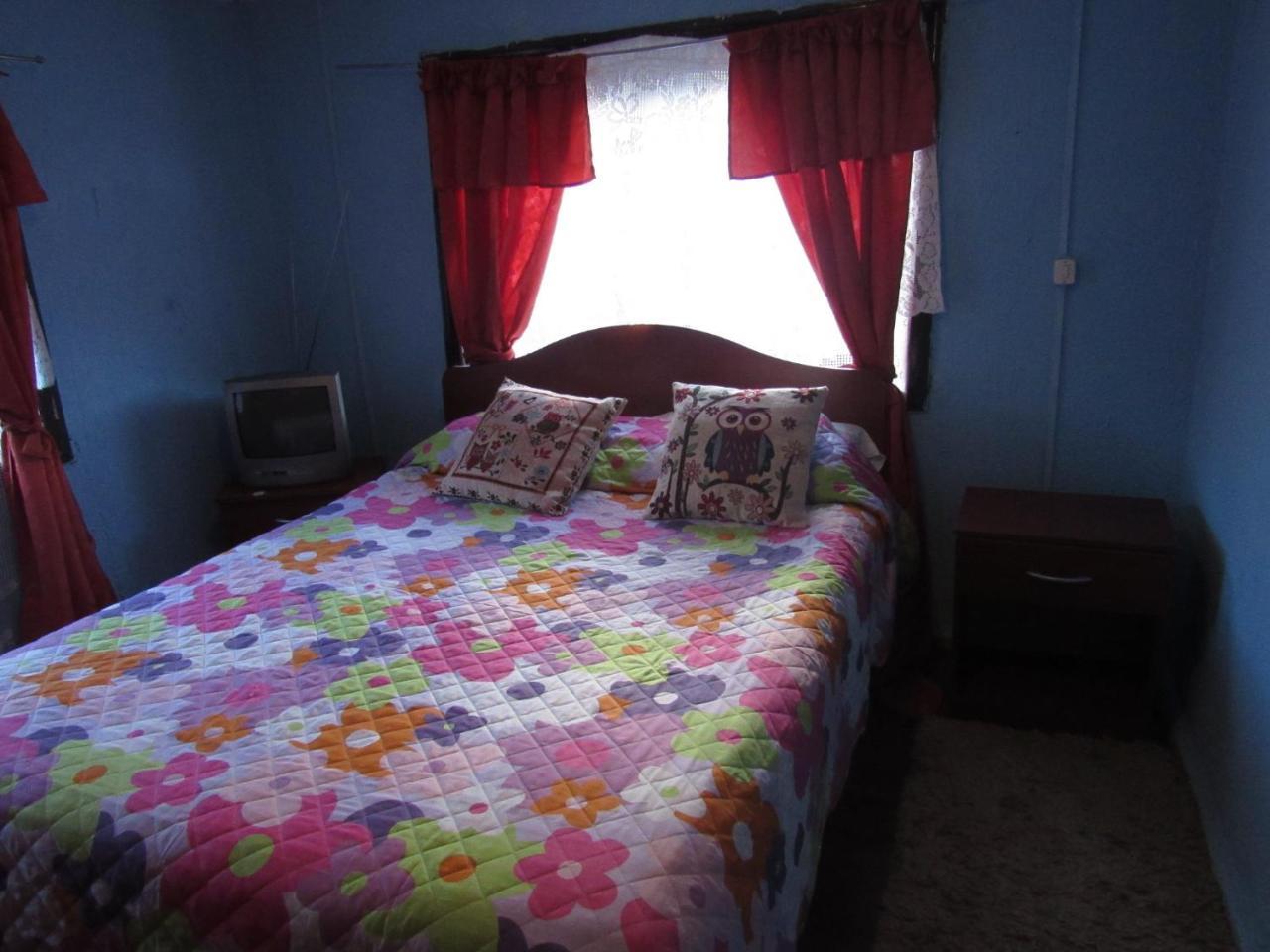 Hostal Y Cabanas Peumayen Puerto Guadal Eksteriør bilde